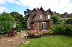 1, St Marys Cottages, Perry Hill, Guildford GU3 3RB