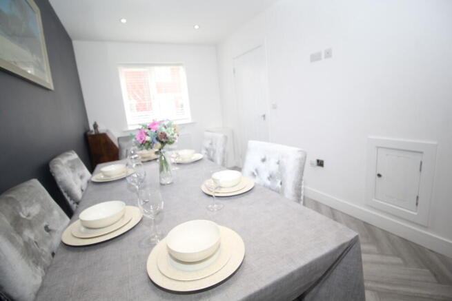 4 bed Semi-Detached for sale Image 9