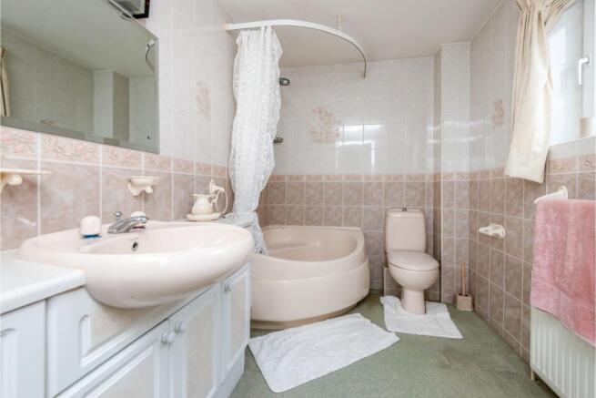 En-suite Bathroom