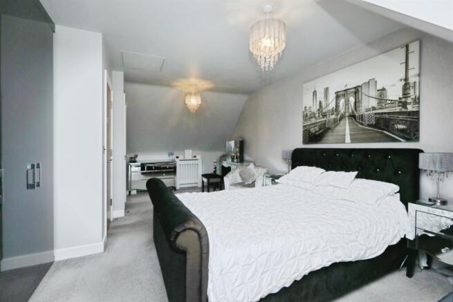 4 bed Detached for sale Image 11
