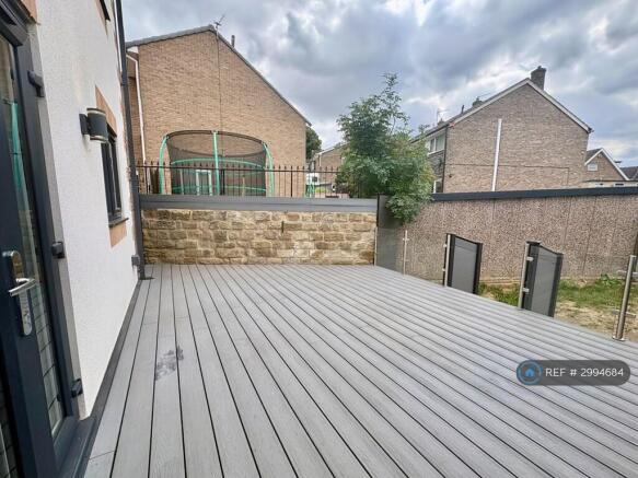 4 bed Semi-Detached to rent Image 11