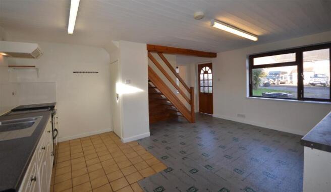 Kitchen/Dining Room 3