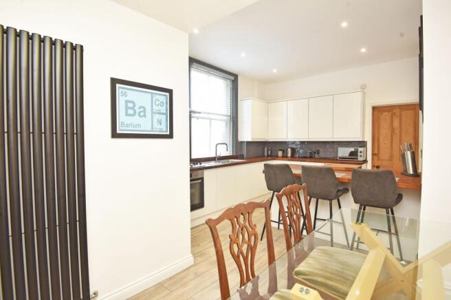 2 bed Flat for sale Image 9