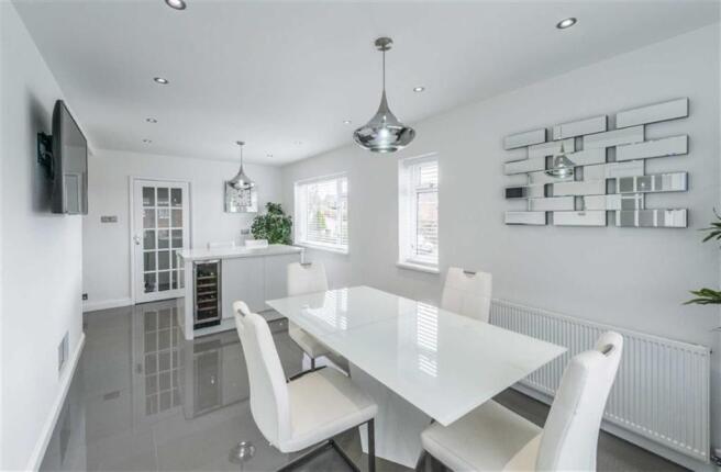 'L' SHAPED OPEN PLAN DINING KITCHEN