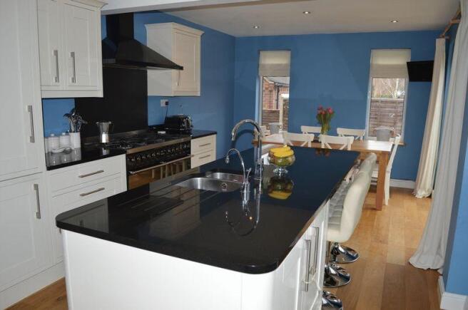 LIVING KITCHEN