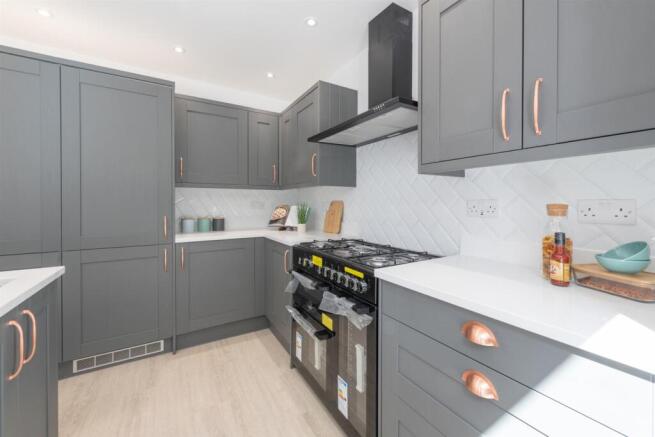 4 bed Semi-Detached for sale Image 12