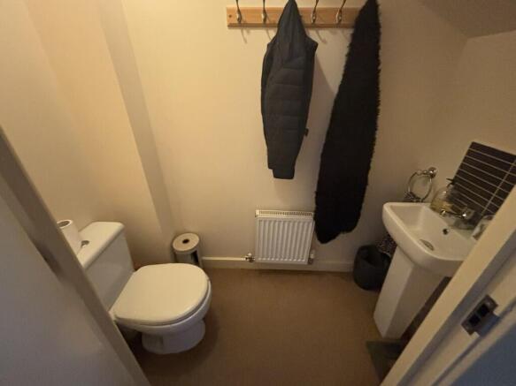 3 bed Semi-Detached to rent Image 6