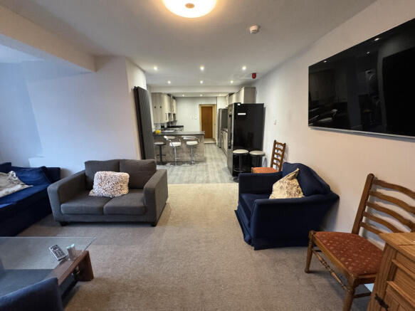 1 bed House Share to rent Image 5