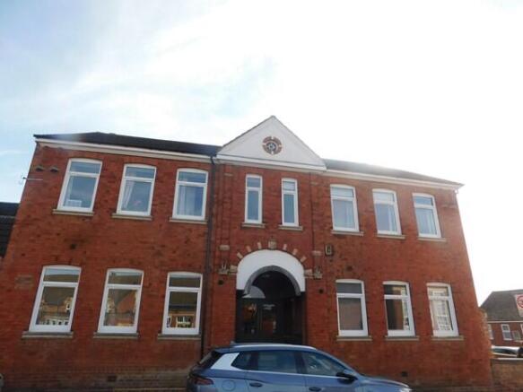 Flat 2, 7 Wharf Road Front (2)
