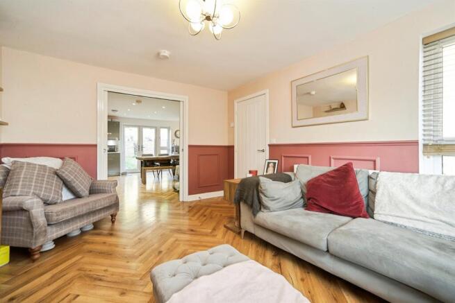 4 bed Detached for sale Image 6