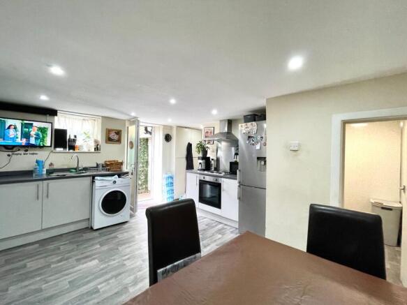 3 bed Terraced for sale Image 6