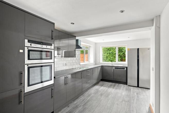 3 bed Semi-Detached to rent Image 4