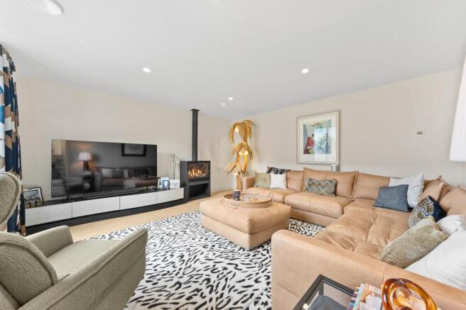 5 bed Detached for sale Image 5