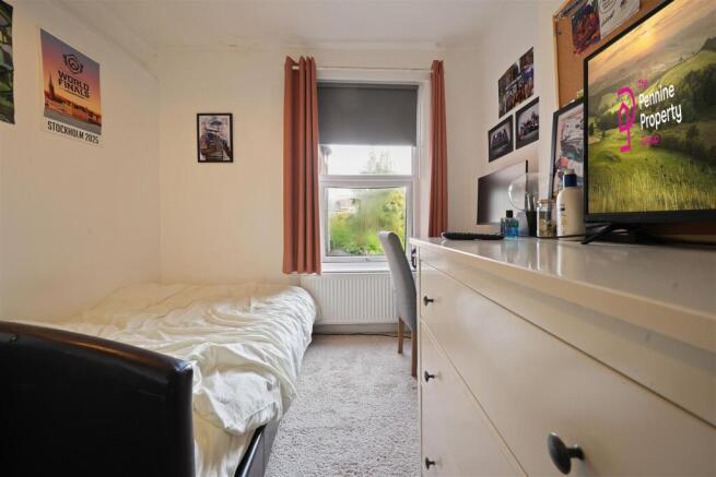 3 bed Terraced for sale Image 11
