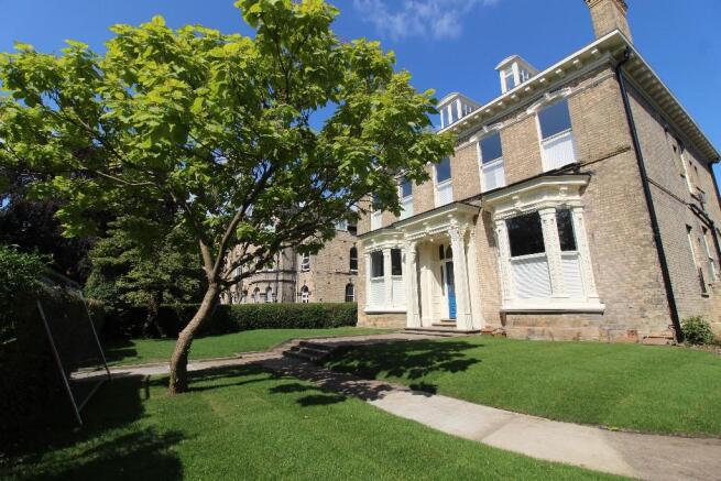 2 bed Apartment to rent Image 12