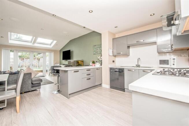 3 bed Semi-Detached for sale Image 7