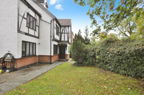 6, 1 Rosary Court, Priests Lane, Brentwood CM15 8BJ