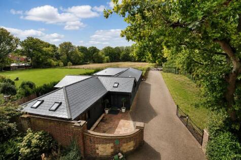 How Green Lane, Hever - With 2 Acres