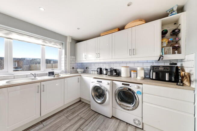 3 bed Semi-Detached for sale Image 7