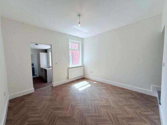 2 bed House to rent Image 6