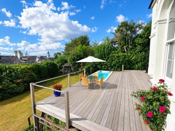 Deck and Jacuzzi.jpg