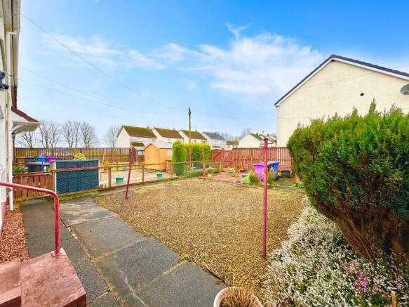 Loadingbank Court, Kilbirnie rear garden