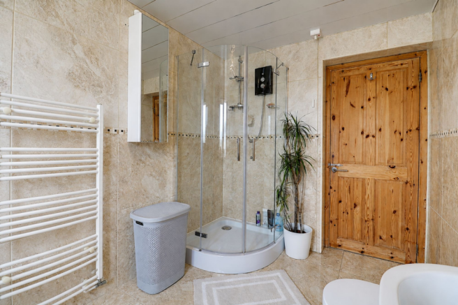 3 bed Semi-Detached for sale Image 10