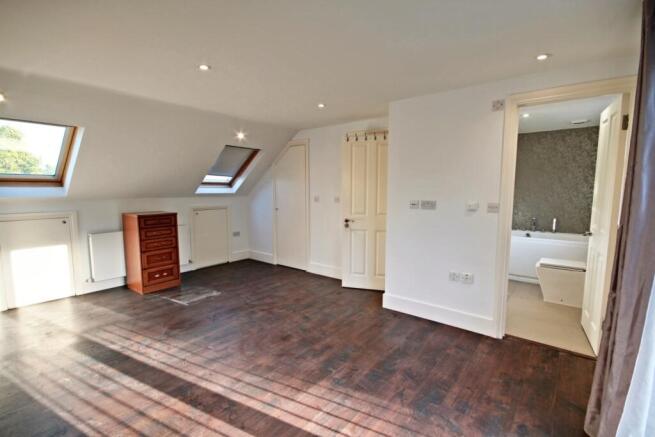 44 Bowness Crescent - Bedroom 1-En suite
