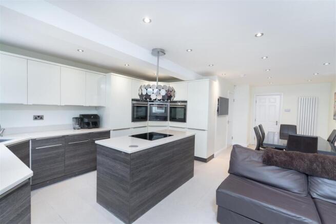 3 bed Terraced for sale Image 5