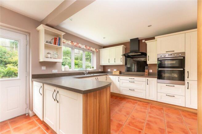 4 bed Detached for sale Image 8