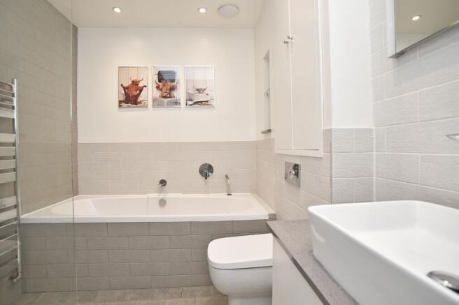 4 bed Town House for sale Image 10