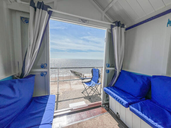Beach Hut 721 Front Row photo 4