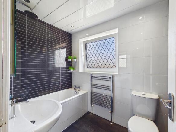 3 bed Semi-Detached for sale Image 3