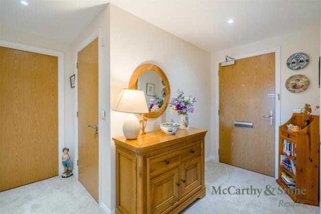 8703019-interior08.jpg