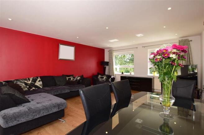 Kitchen / Lounge