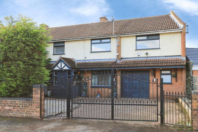 3-bed semi-detached on Parks Crescent, Essington, Wolverhampton, West Midlands,  WV11 2DE, £280,000