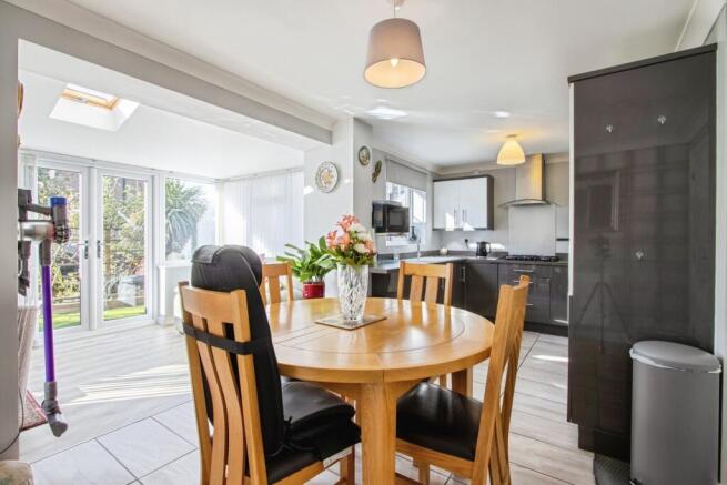 4 bed Detached for sale Image 4
