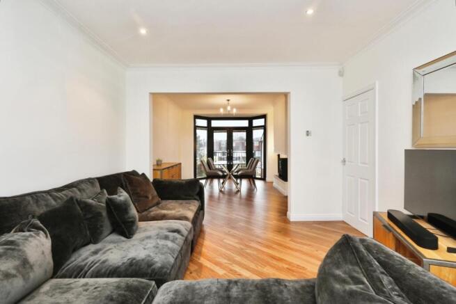 4 bed Semi-Detached for sale Image 7