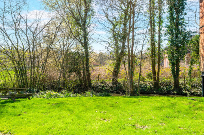 1430593-3-69ba975...