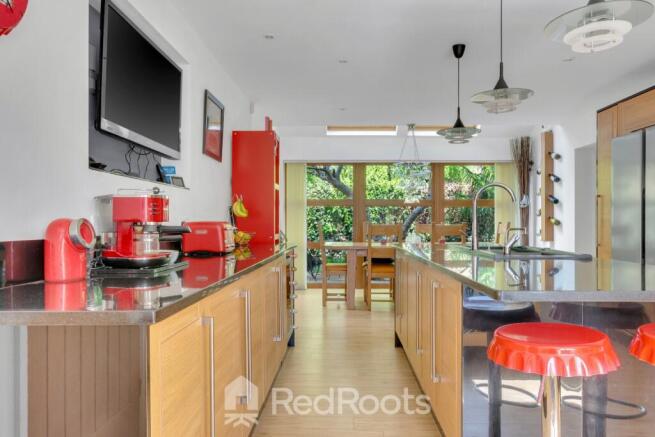 4 bed Detached for sale Image 10