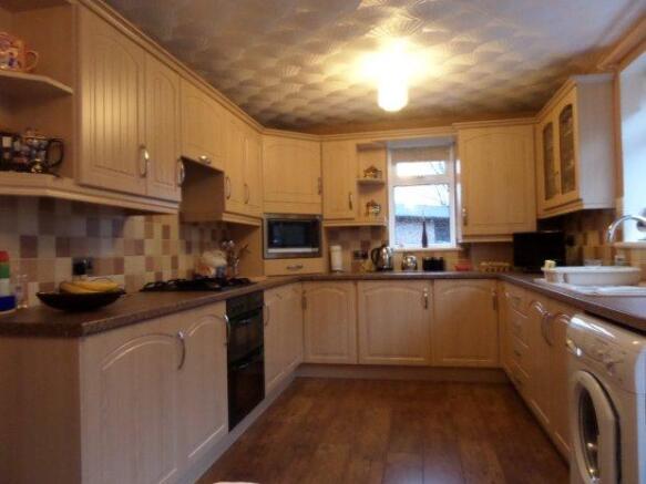 KITCHEN/DINING ROOM