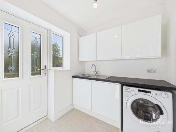 4 bed Detached for sale Image 9