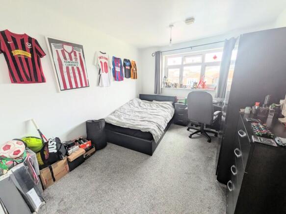4 bed Semi-Detached for sale Image 7