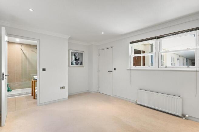 2 bed Flat for sale Image 11
