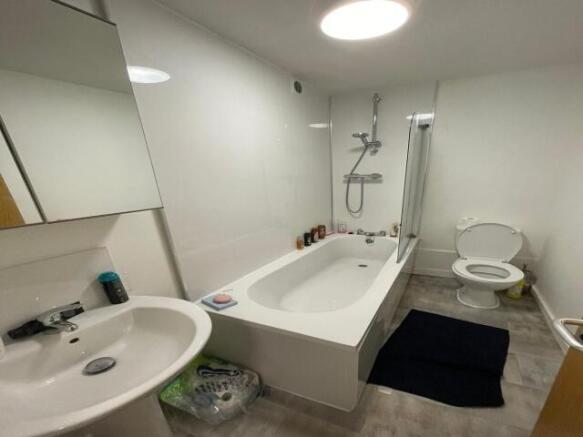 4 bed Not Specified to rent Image 6