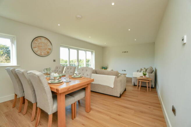 4 bed Detached for sale Image 6