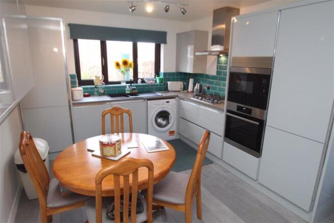 Kitchen/ Dining Room