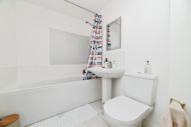 3 bed Town House for sale Image 7