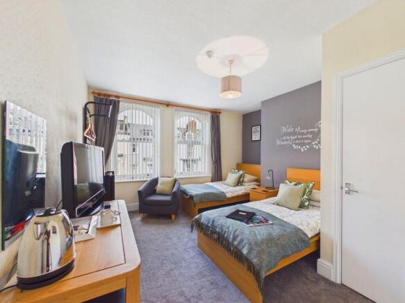 8 bed Terraced for sale Image 10