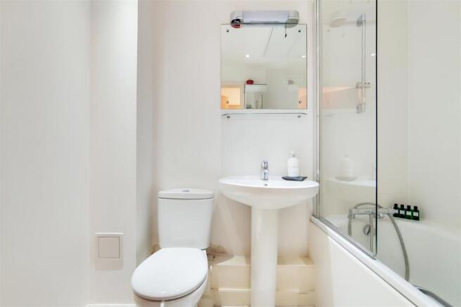 7_Bathroom-0.jpg